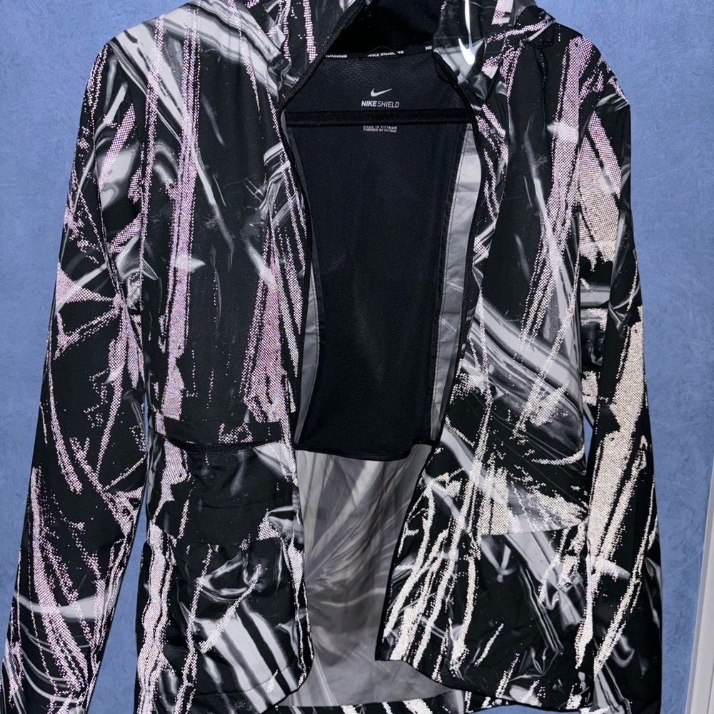 NIKE Like newShield Black and Pink Light jacket